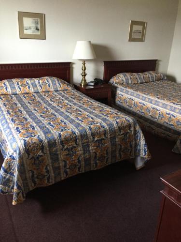 Irving West Hotel Гандер Екстериор снимка